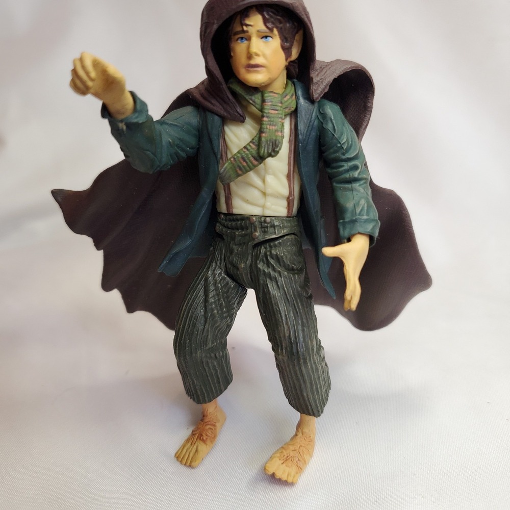 2001 Toy Biz LOTR The Two‎ Towers Pippin Took 4.5" Figure Loose
